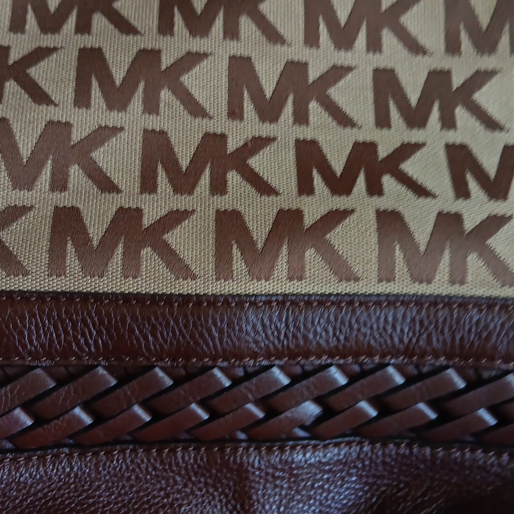 MICHEAL KORS TAN & BROWN LOGO BAG - Picture 2 of 8